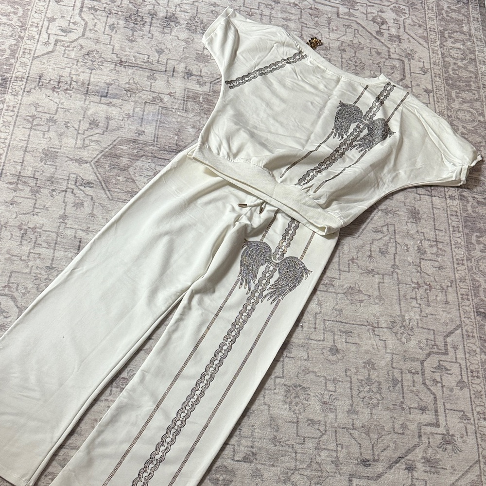 Elegant White set with gold Accents